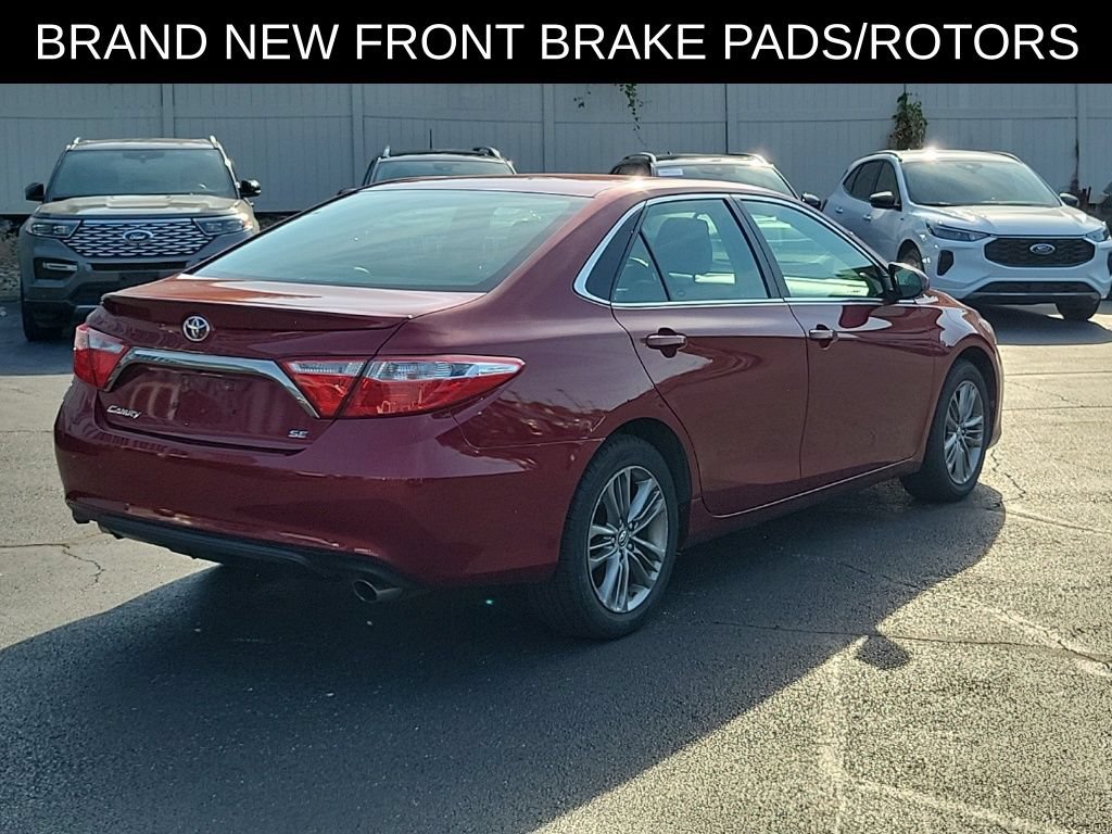 Used 2015 Toyota Camry SE w/ Moonroof Package FWD image 4