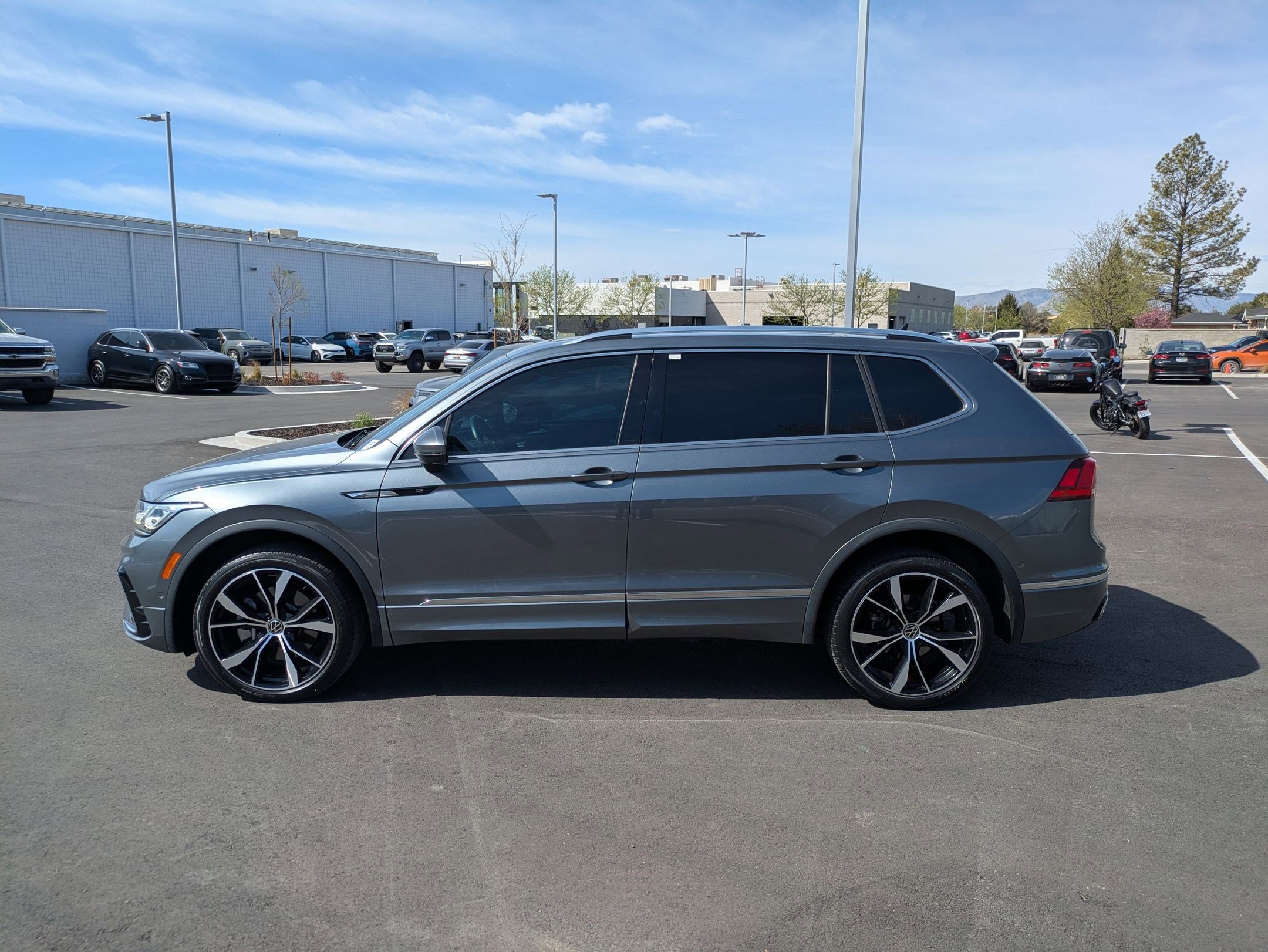 Used 2022 Volkswagen Tiguan SEL R-Line image 10