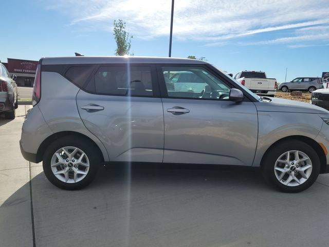 Certified 2025 Kia Soul LX w/ LX Technology Package FWD image 6