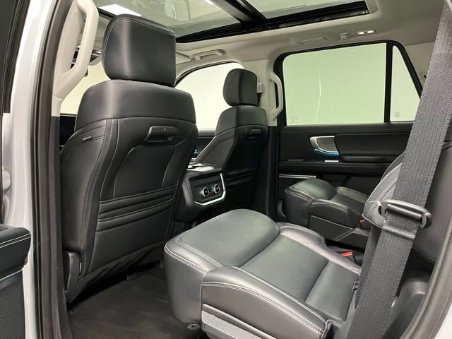 Used 2025 Ford Expedition Platinum AWD/4WD image 45