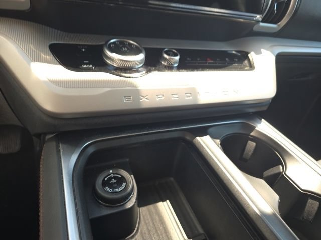 Used 2025 Ford Expedition Max Active RWD image 11