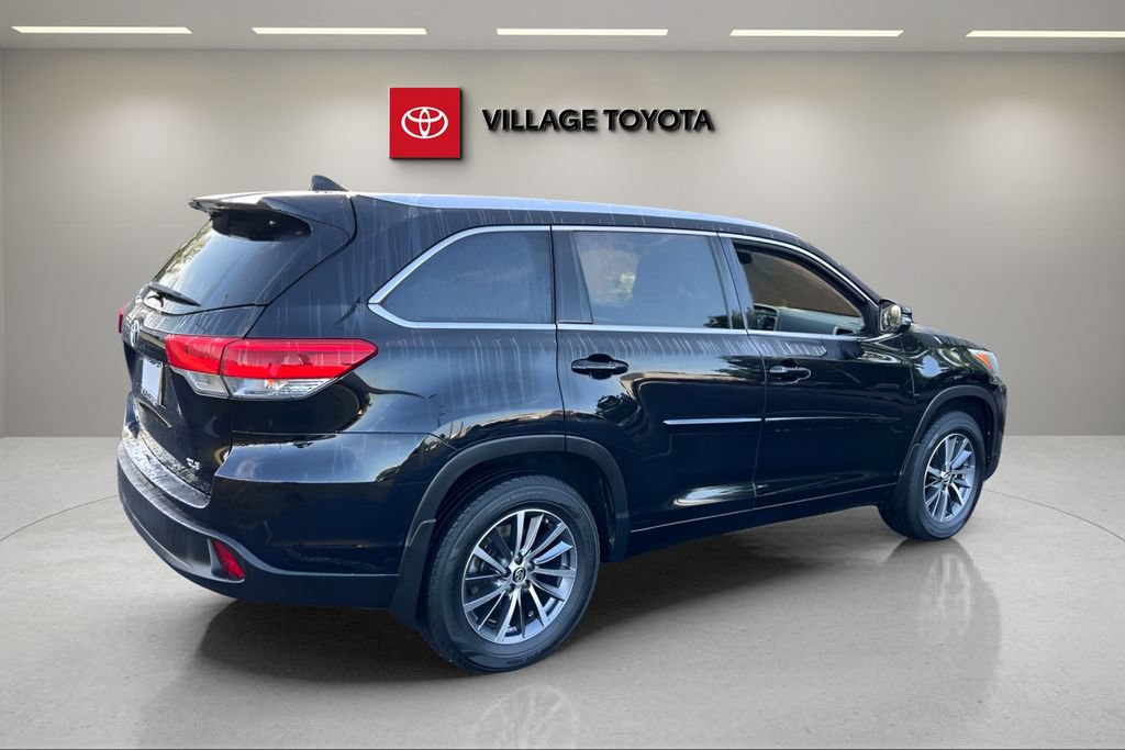 Certified 2017 Toyota Highlander XLE FWD image 5