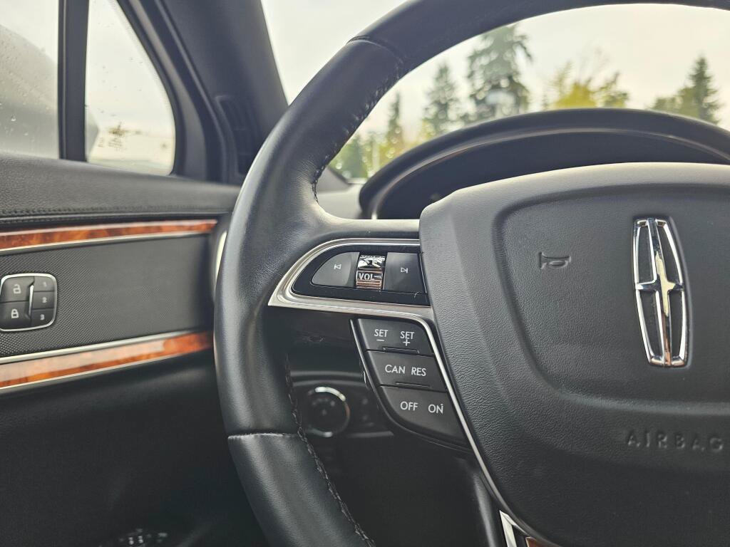 Used 2019 Lincoln Nautilus Select AWD/4WD image 34