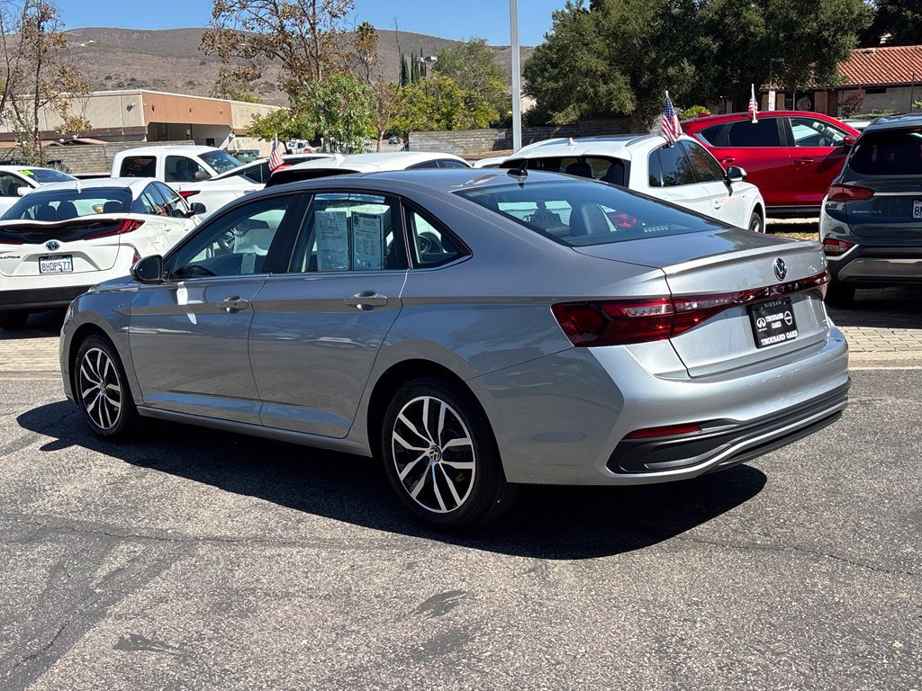 Used 2026 Volkswagen Jetta SE FWD image 6