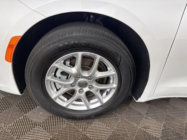 Used 2023 Chrysler Pacifica Touring-L FWD image 31