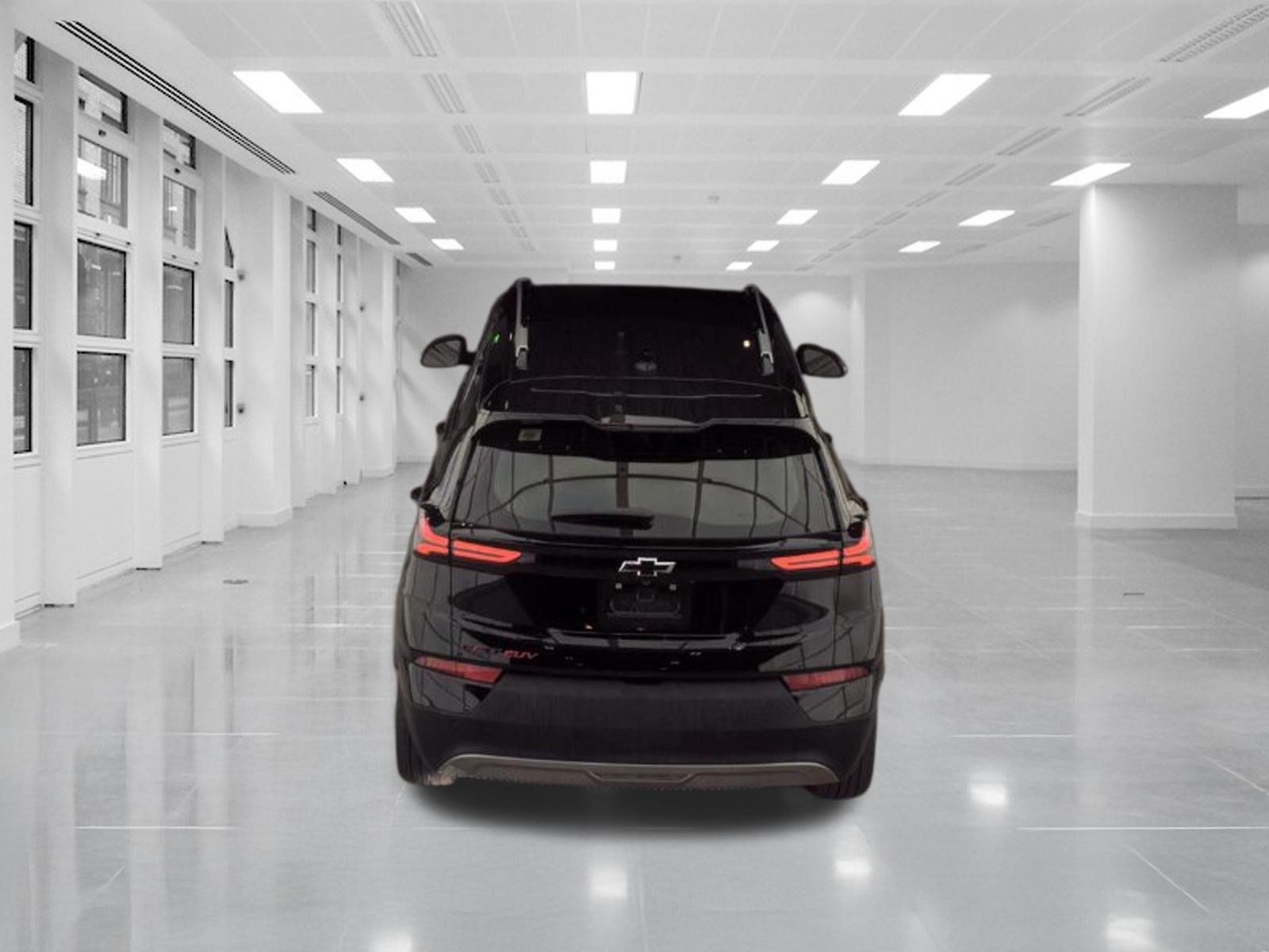Used 2023 Chevrolet Bolt EUV LT w/ Convenience Package FWD image 5
