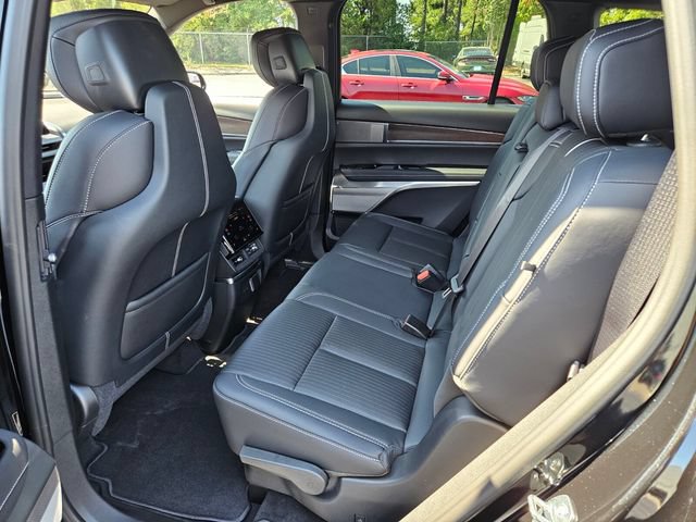 New 2027 Cadillac Vistiq Luxury AWD/4WD image 10