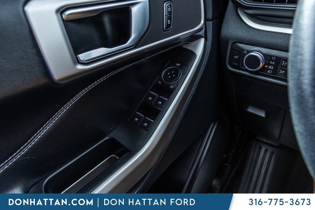Used 2021 Ford Explorer XLT AWD/4WD image 11
