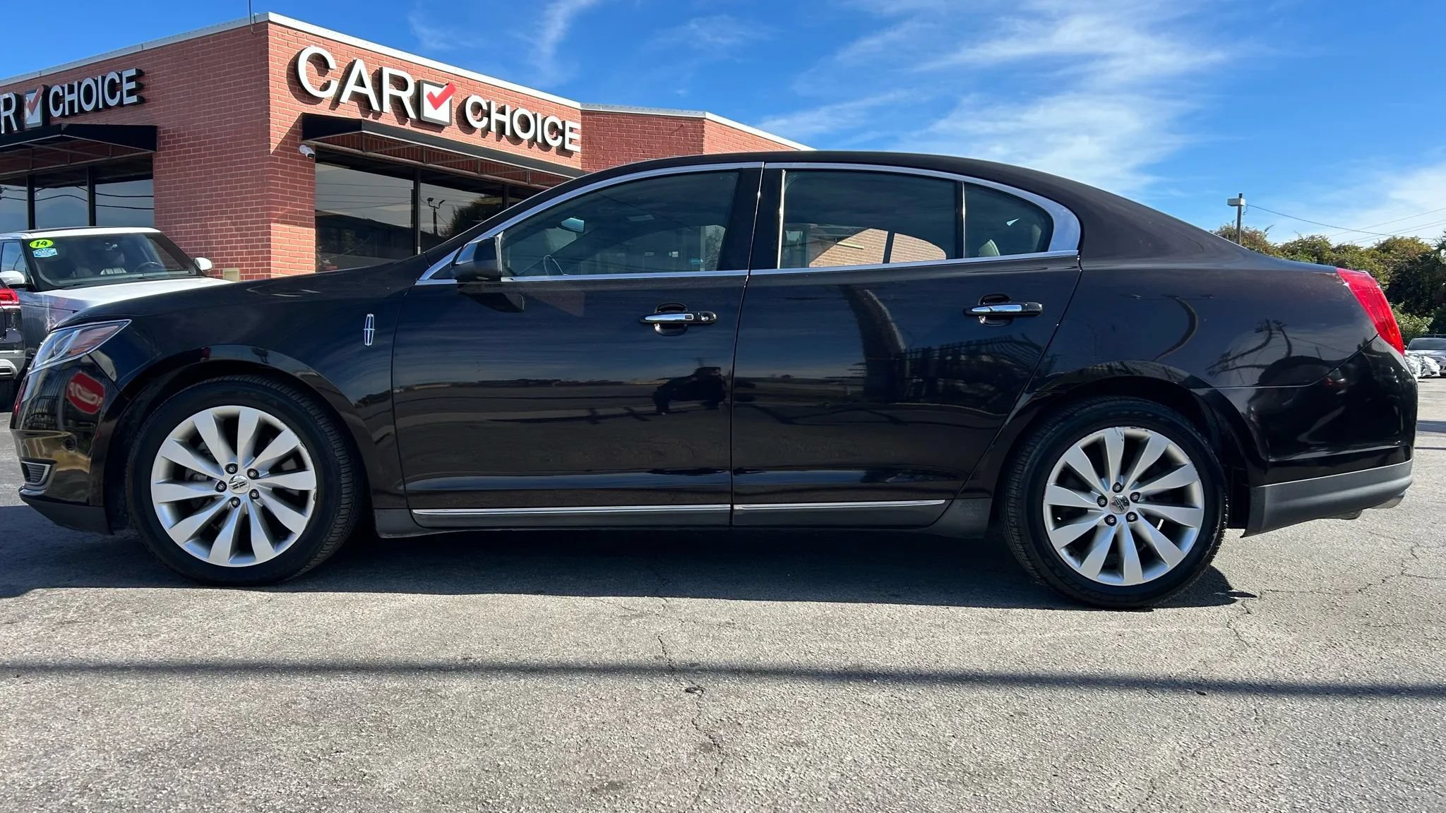 Used 2013 Lincoln MKS FWD image 2