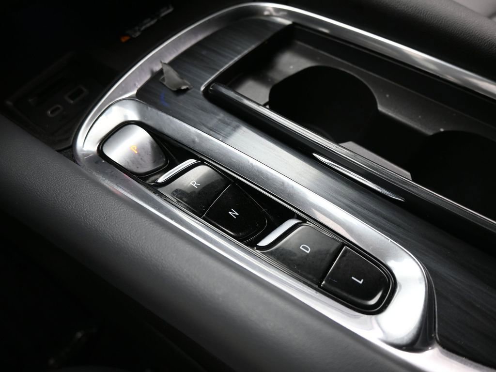 Used 2022 Buick Enclave Essence image 16