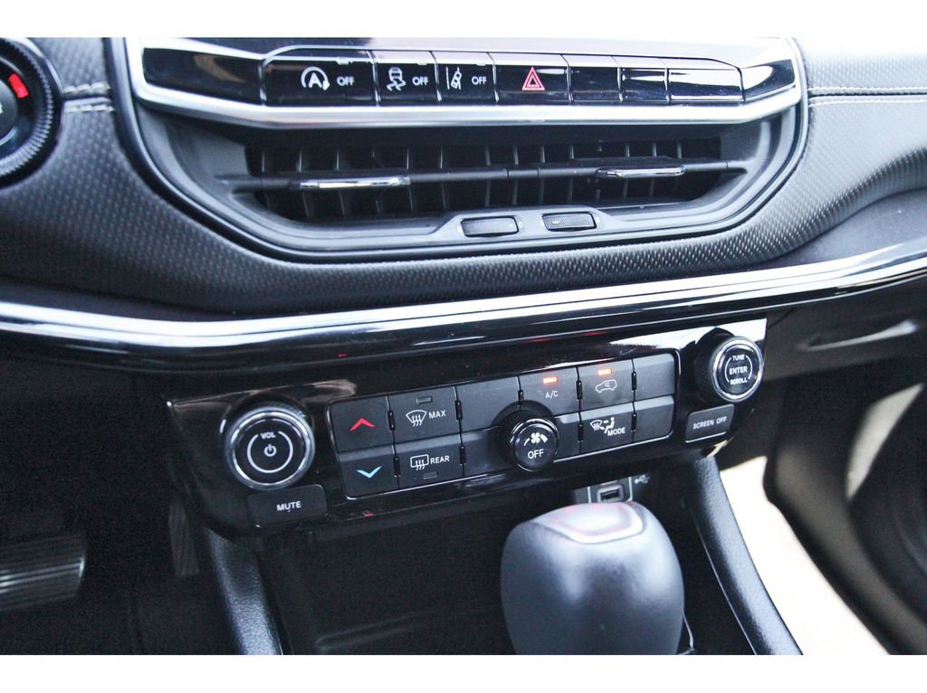 Used 2023 Jeep Compass Latitude AWD/4WD image 21