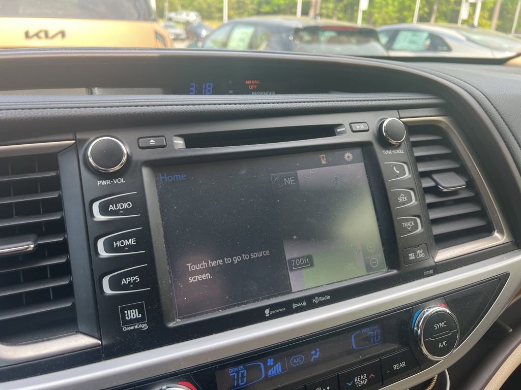 Used 2017 Toyota Highlander Limited image 6