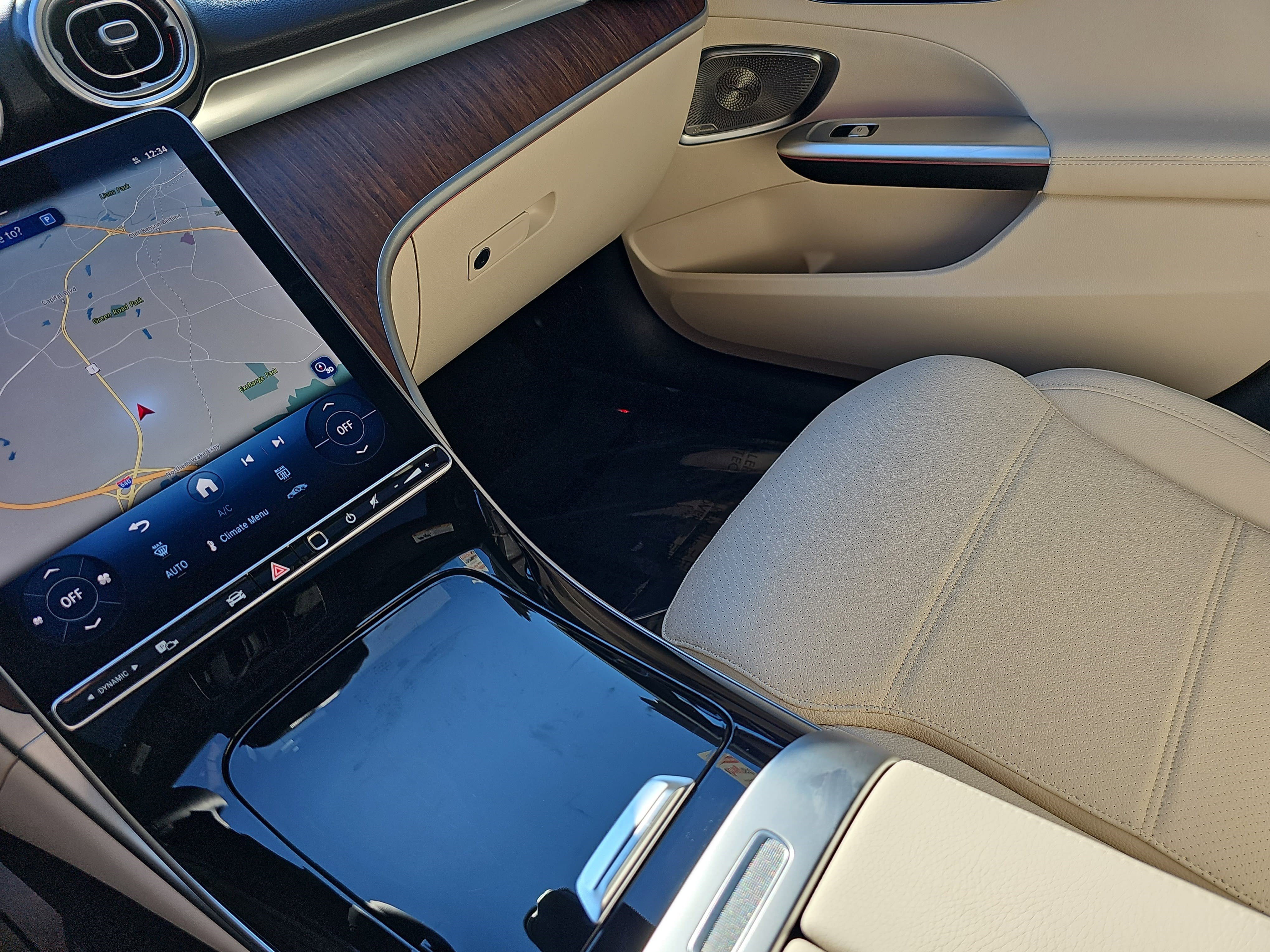 Certified 2025 Mercedes-Benz C 300 Sedan image 27