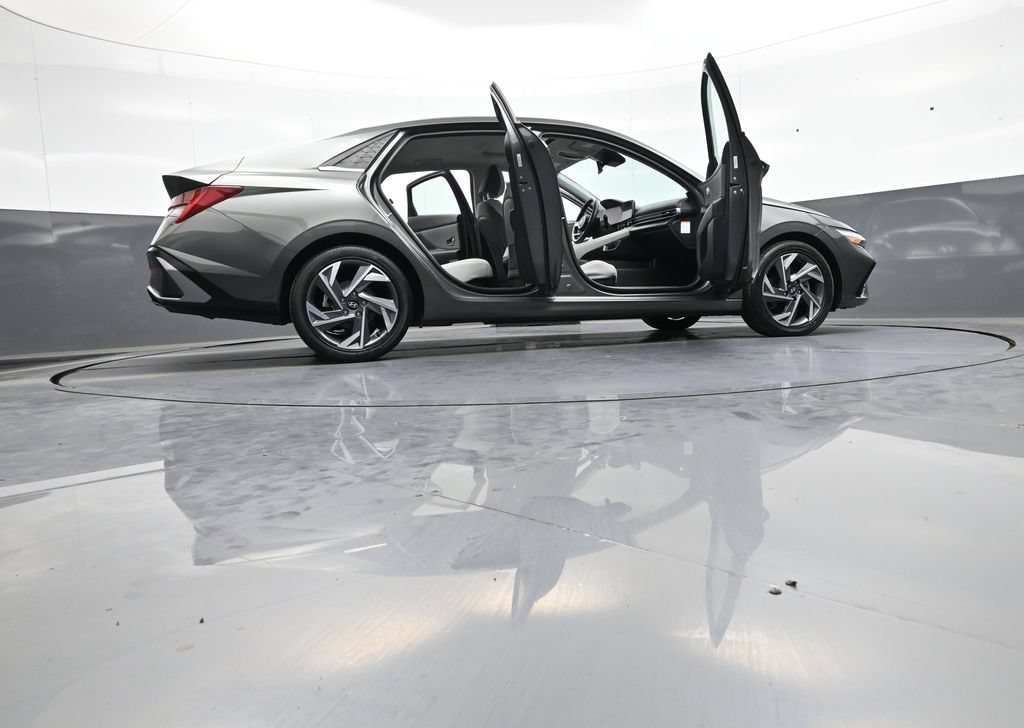 Used 2024 Hyundai Elantra Limited FWD image 47
