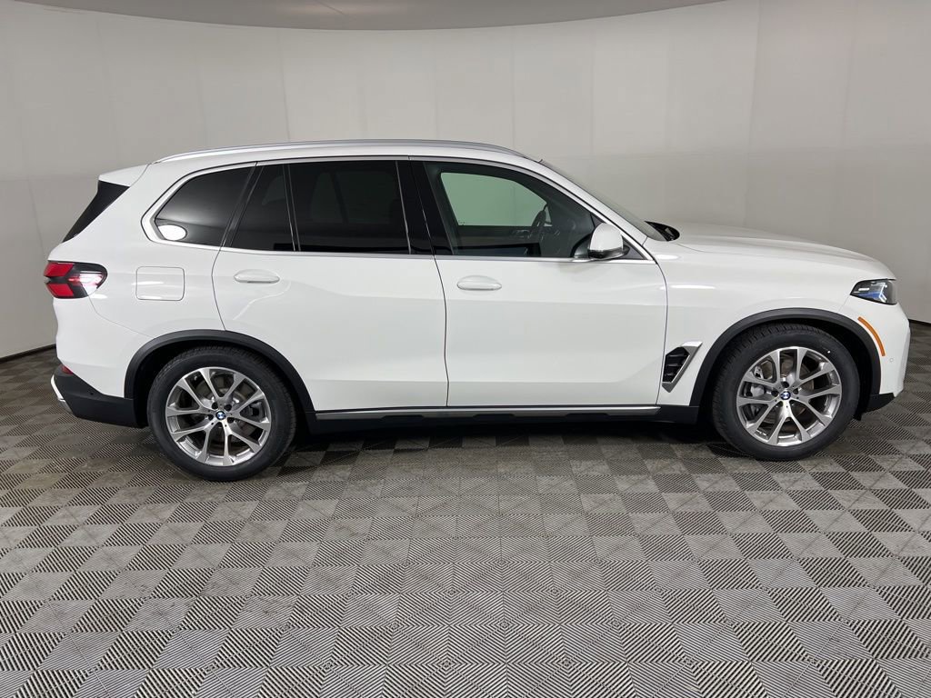 New 2026 BMW X5 xDrive50e image 2