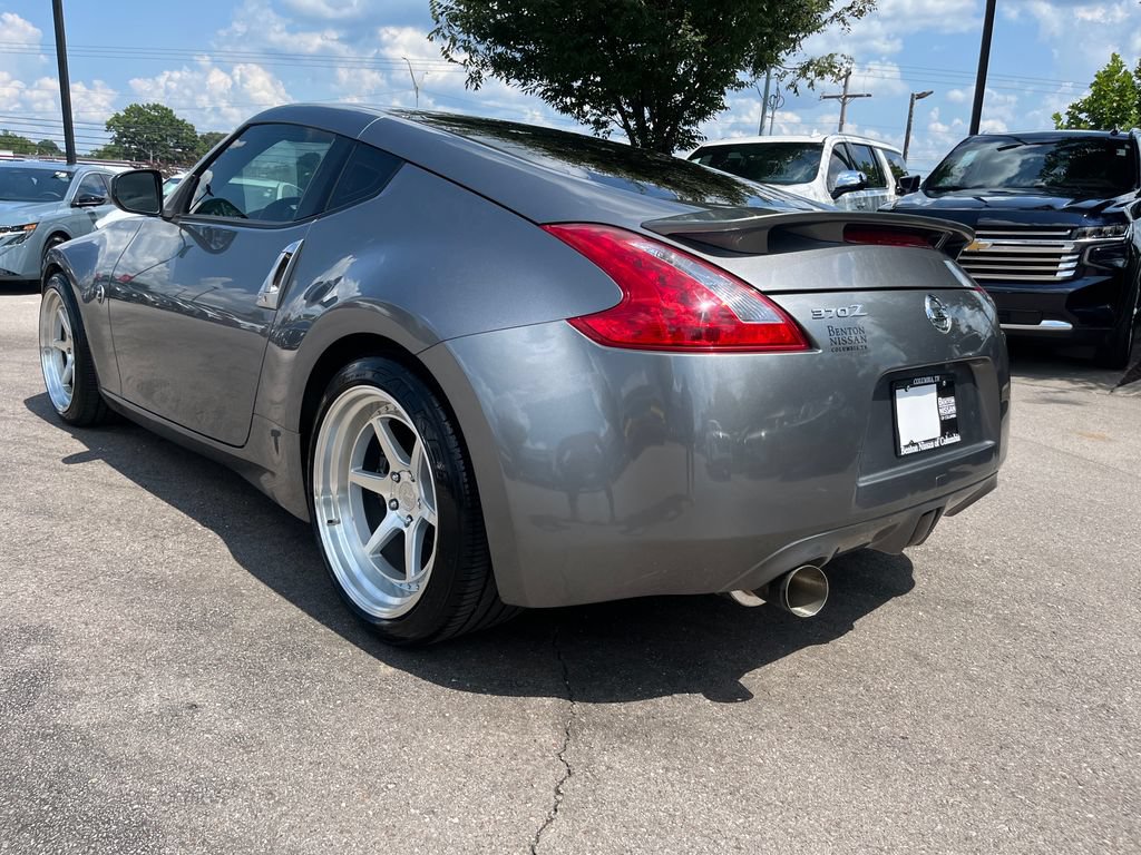Used 2011 Nissan 370Z Coupe w/ Sport Pkg RWD video 2