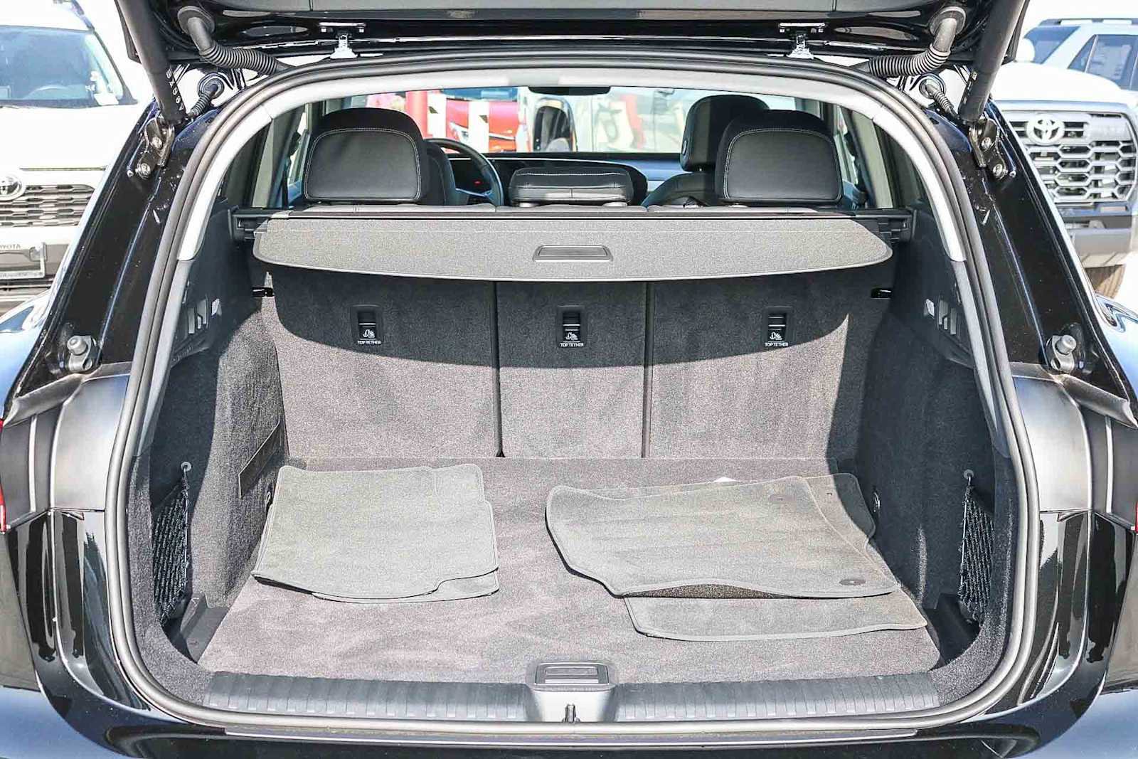 Used 2025 Audi Q6 e-tron Premium w/ Convenience Package image 40