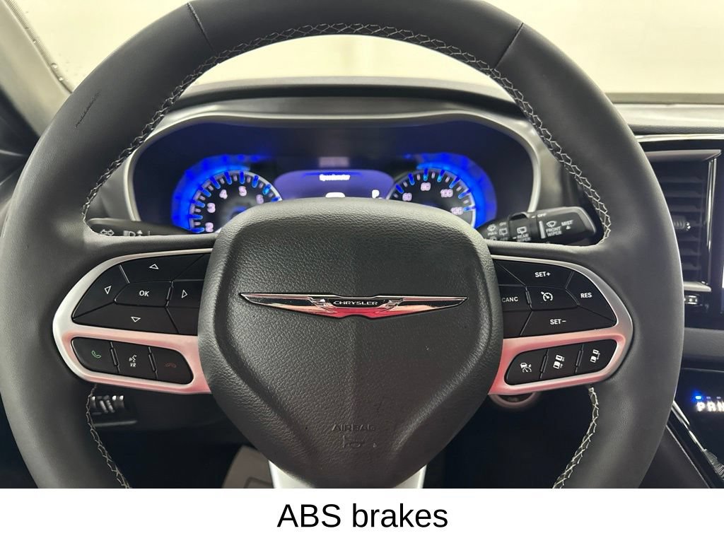 Used 2025 Chrysler Pacifica Select FWD image 33