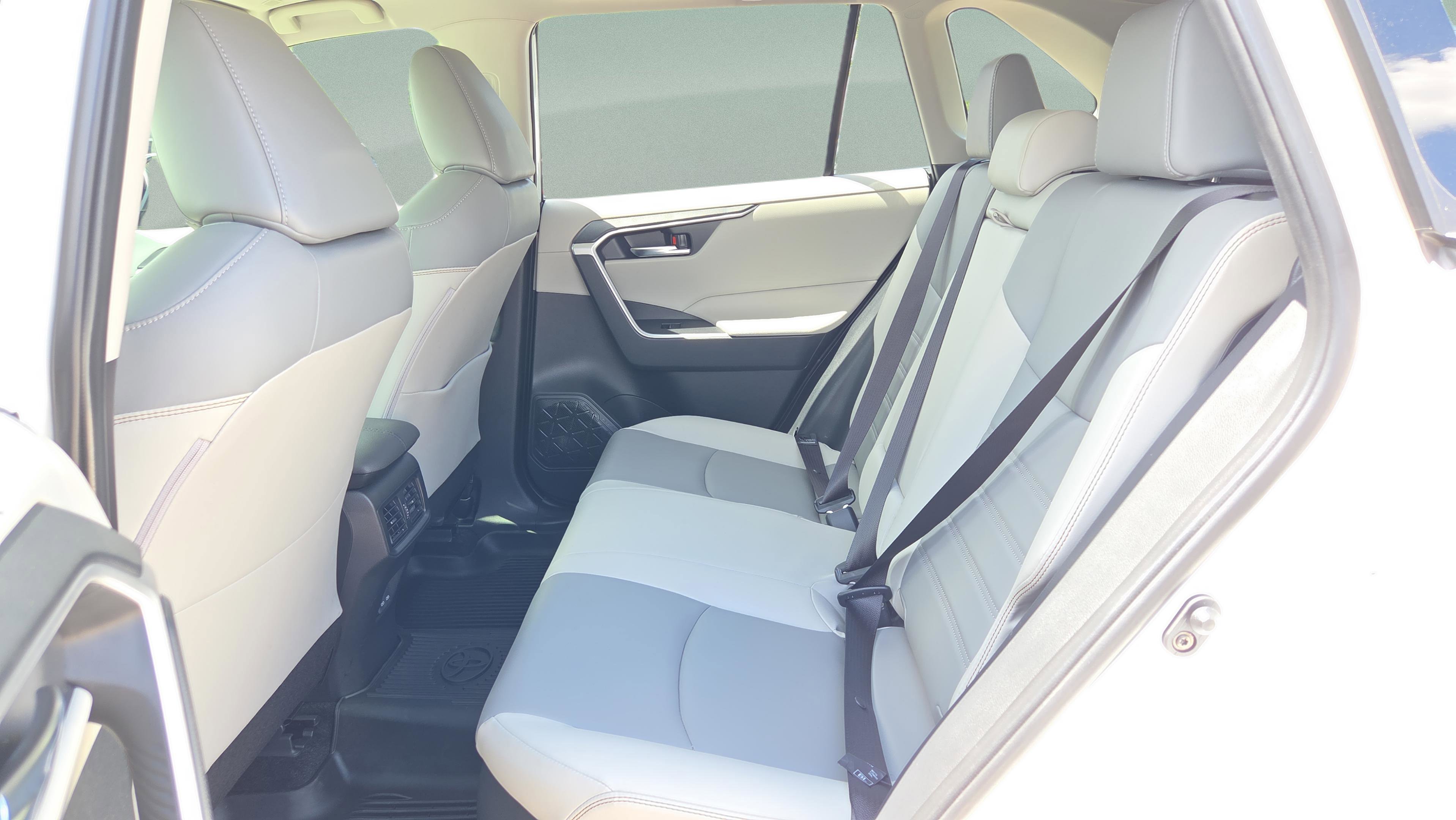 Certified 2023 Toyota RAV4 XLE Premium AWD/4WD image 27