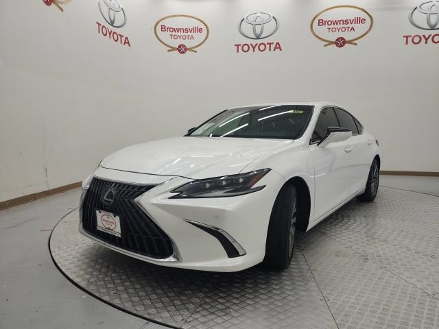 Used 2025 Lexus ES 300h Ultra Luxury FWD image 2