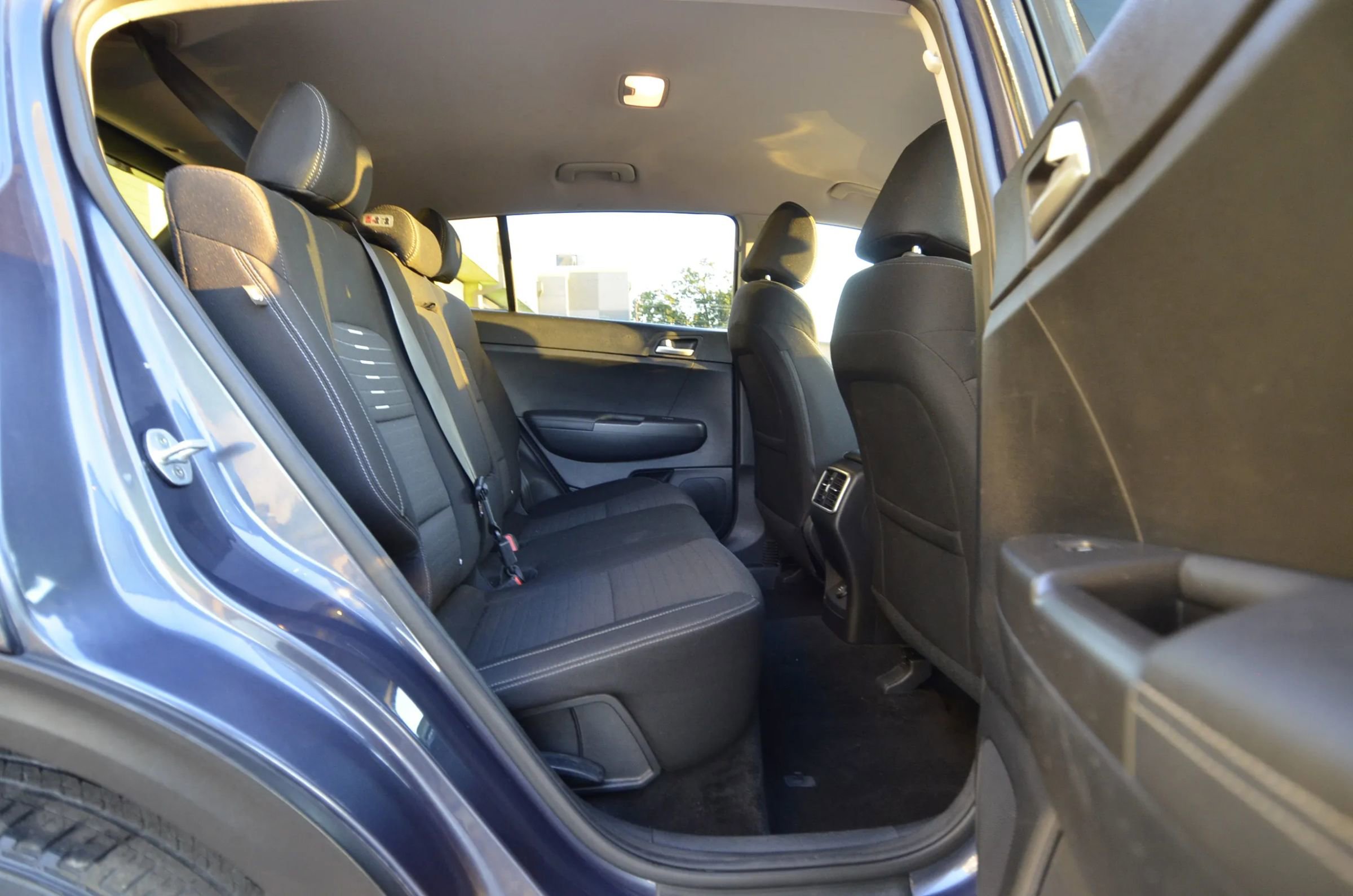 Used 2018 Kia Sportage LX w/ LX Technology Package image 21