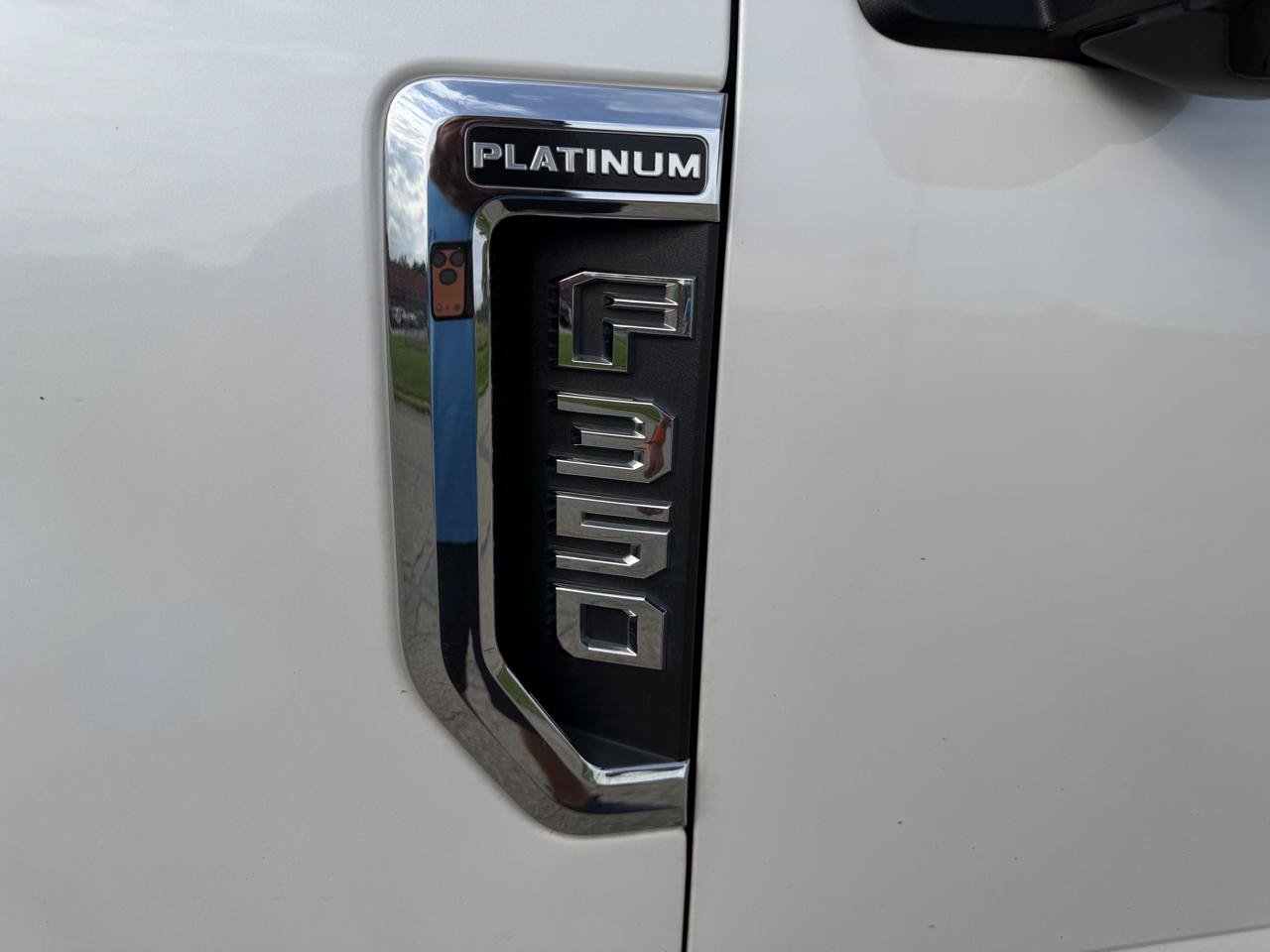 Used 2019 Ford F350 Platinum w/ Platinum Ultimate Package AWD/4WD image 5