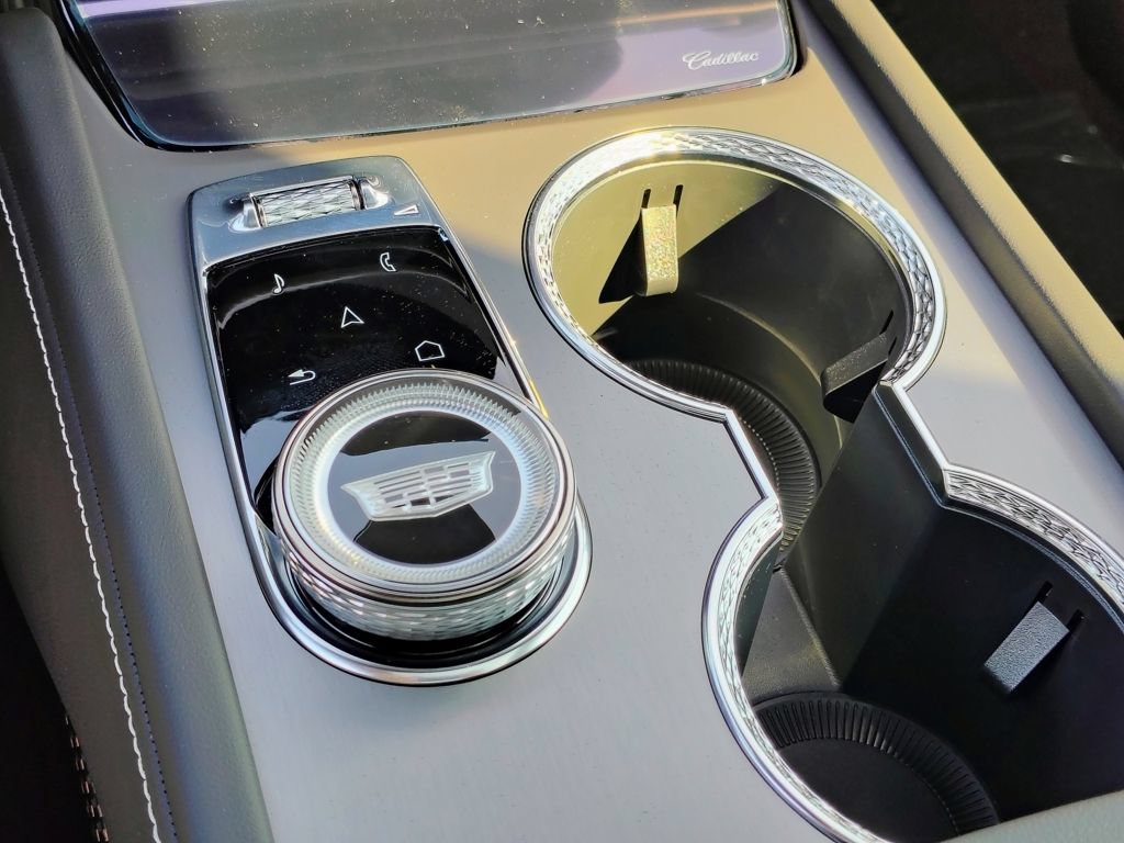 New 2027 Cadillac Vistiq Premium Luxury w/ LPO, Floor Liner Package AWD/4WD image 33
