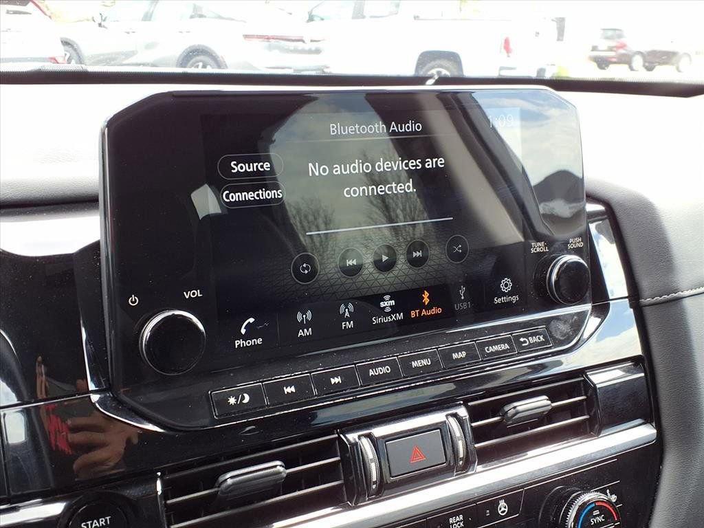 Used 2025 Nissan Pathfinder SL image 11