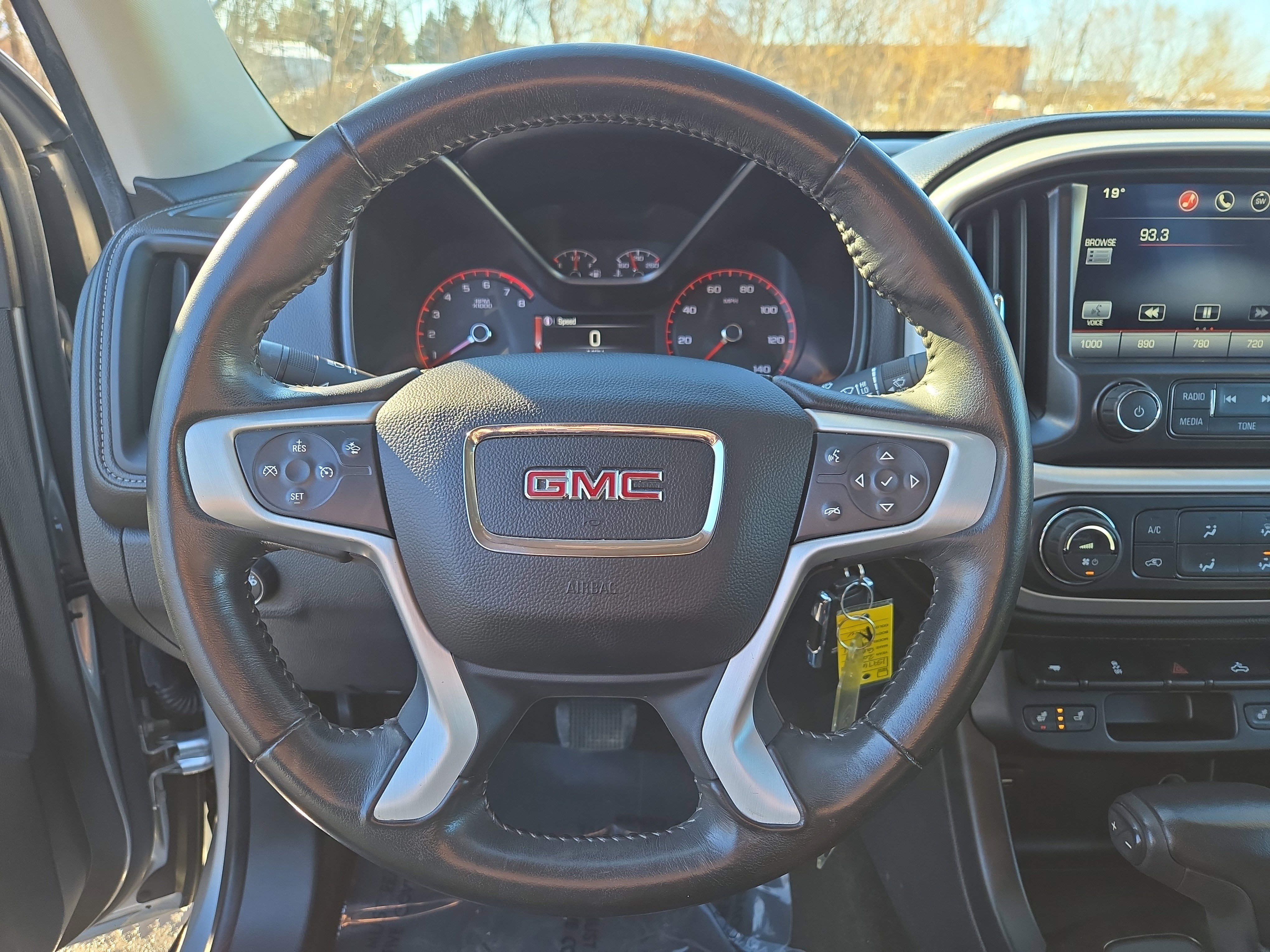 Used 2015 GMC Canyon SLT w/ Driver Alert Package image 16