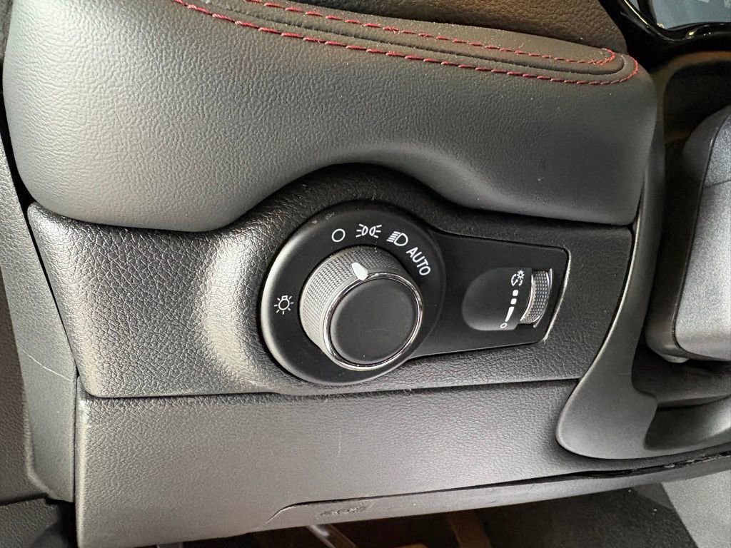 Used 2025 Dodge Durango GT image 21