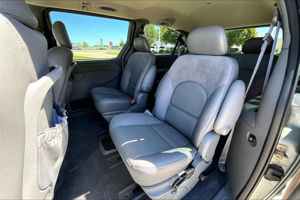 Used 2004 Chrysler Town & Country Limited w/ Trailer Tow Group AWD/4WD image 32