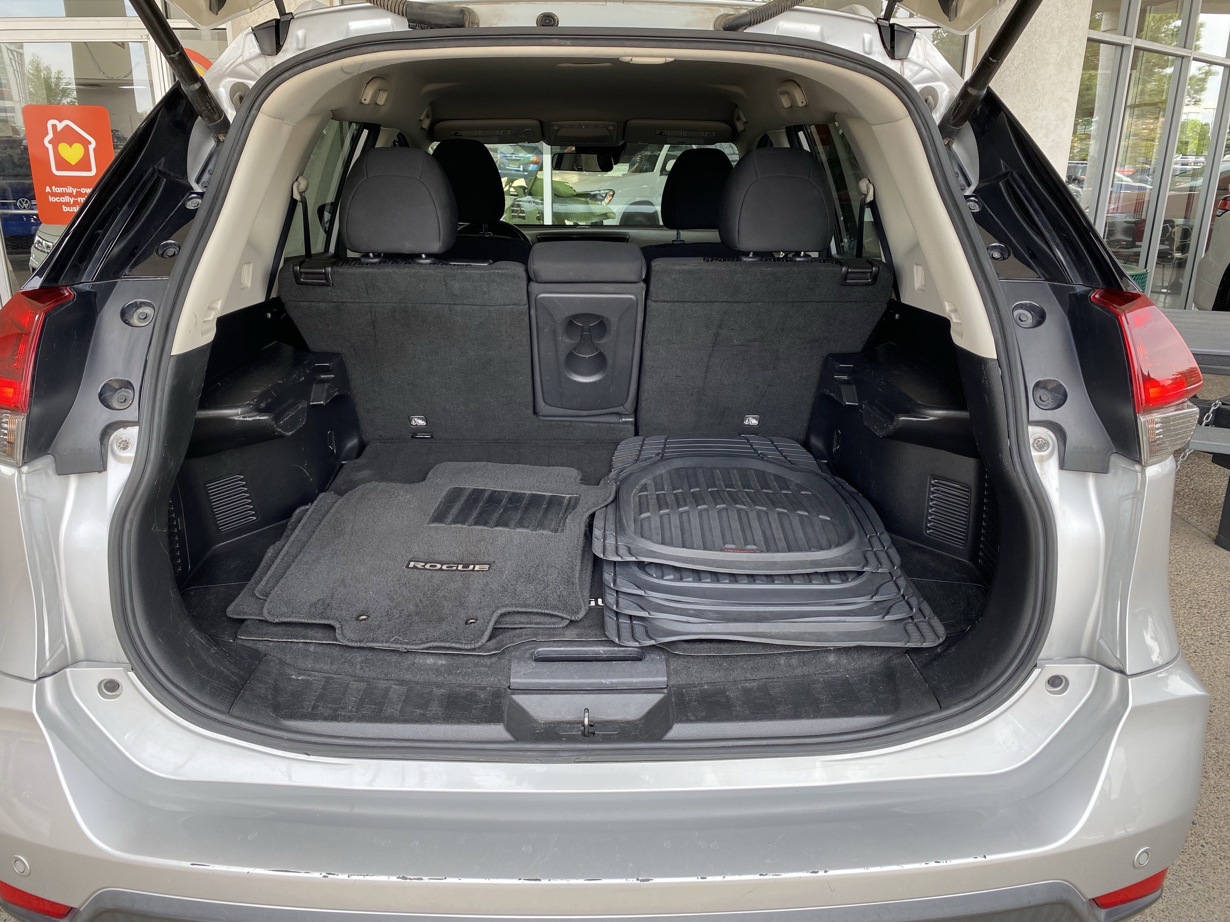 Used 2020 Nissan Rogue SV FWD image 16