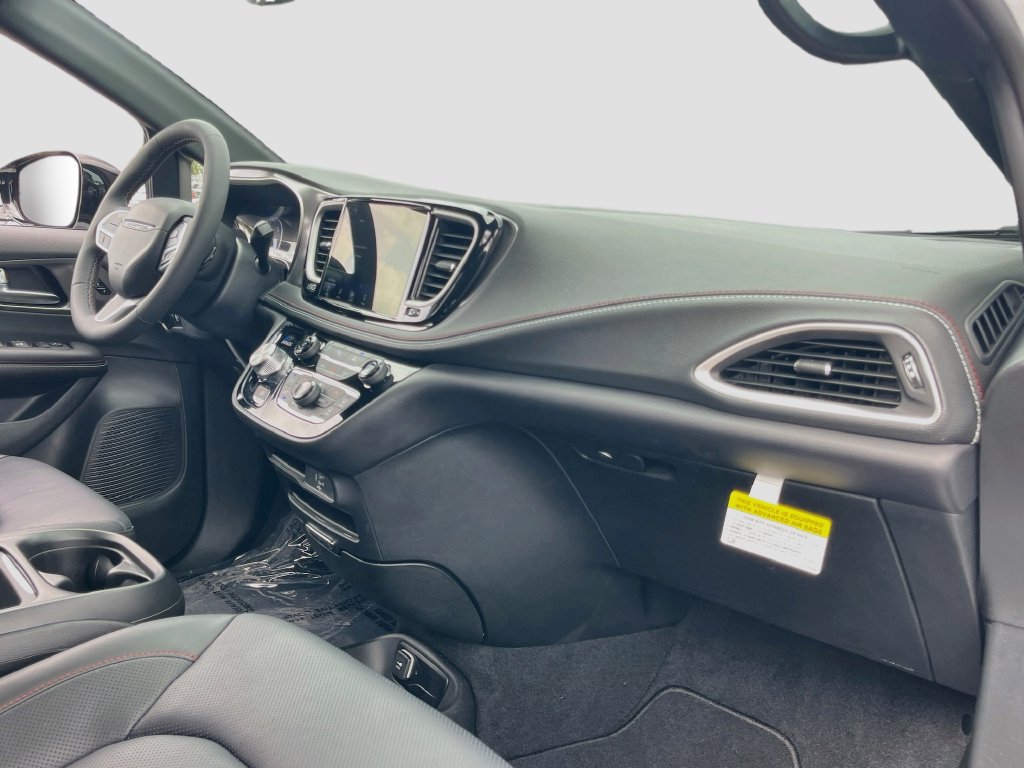 New 2027 Chrysler Pacifica Select FWD image 29