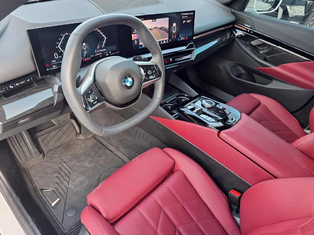 Certified 2025 BMW 530i RWD image 10