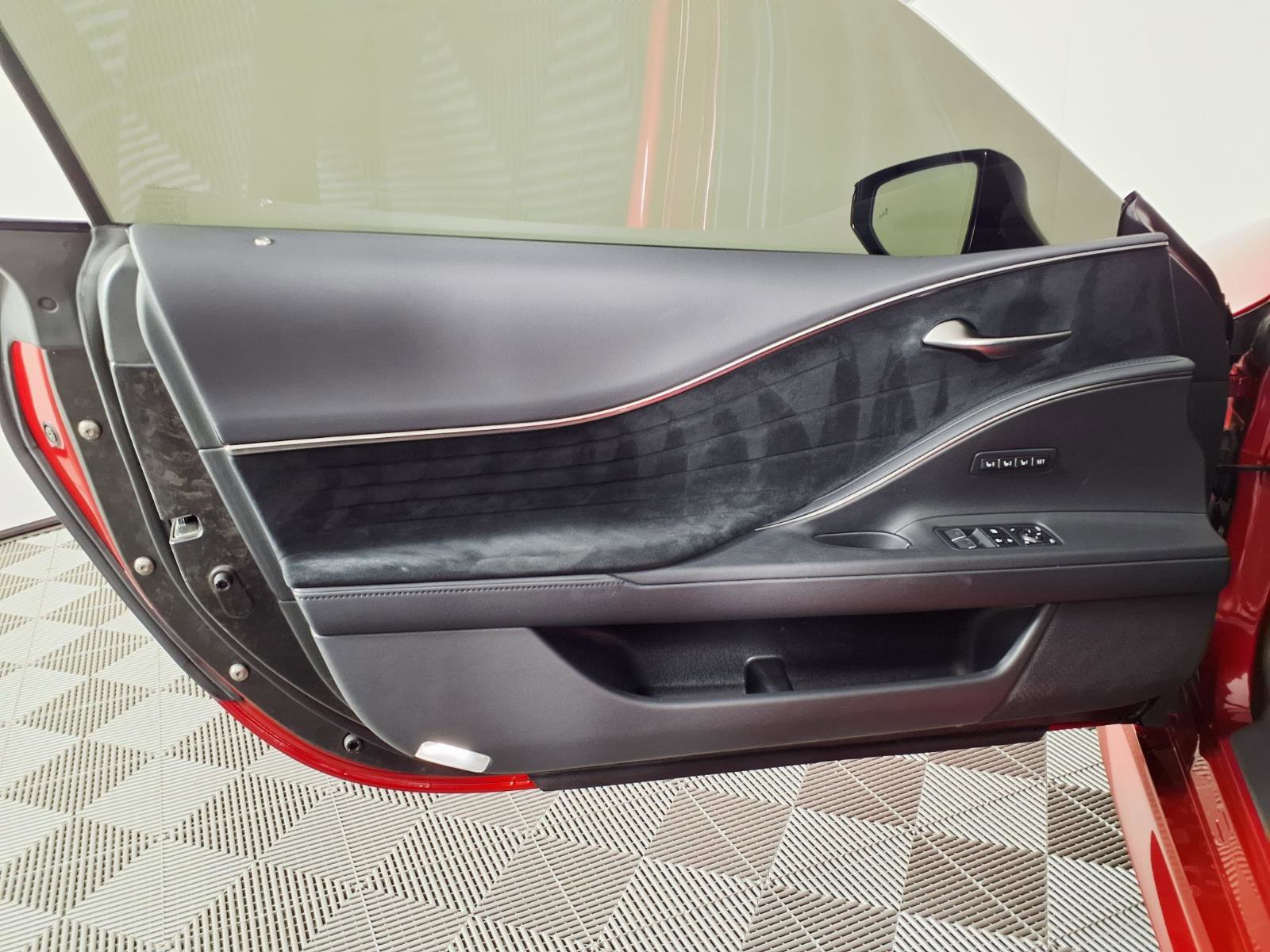Used 2018 Lexus LC 500 Coupe w/ Sport Package RWD image 15