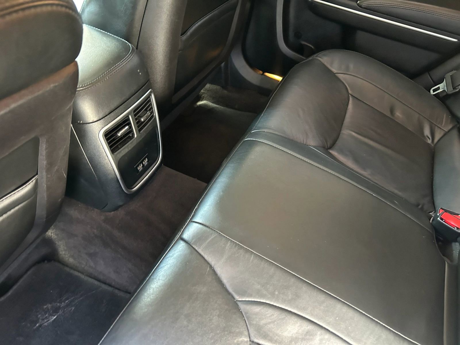 Used 2016 Chrysler 300 Limited RWD image 18