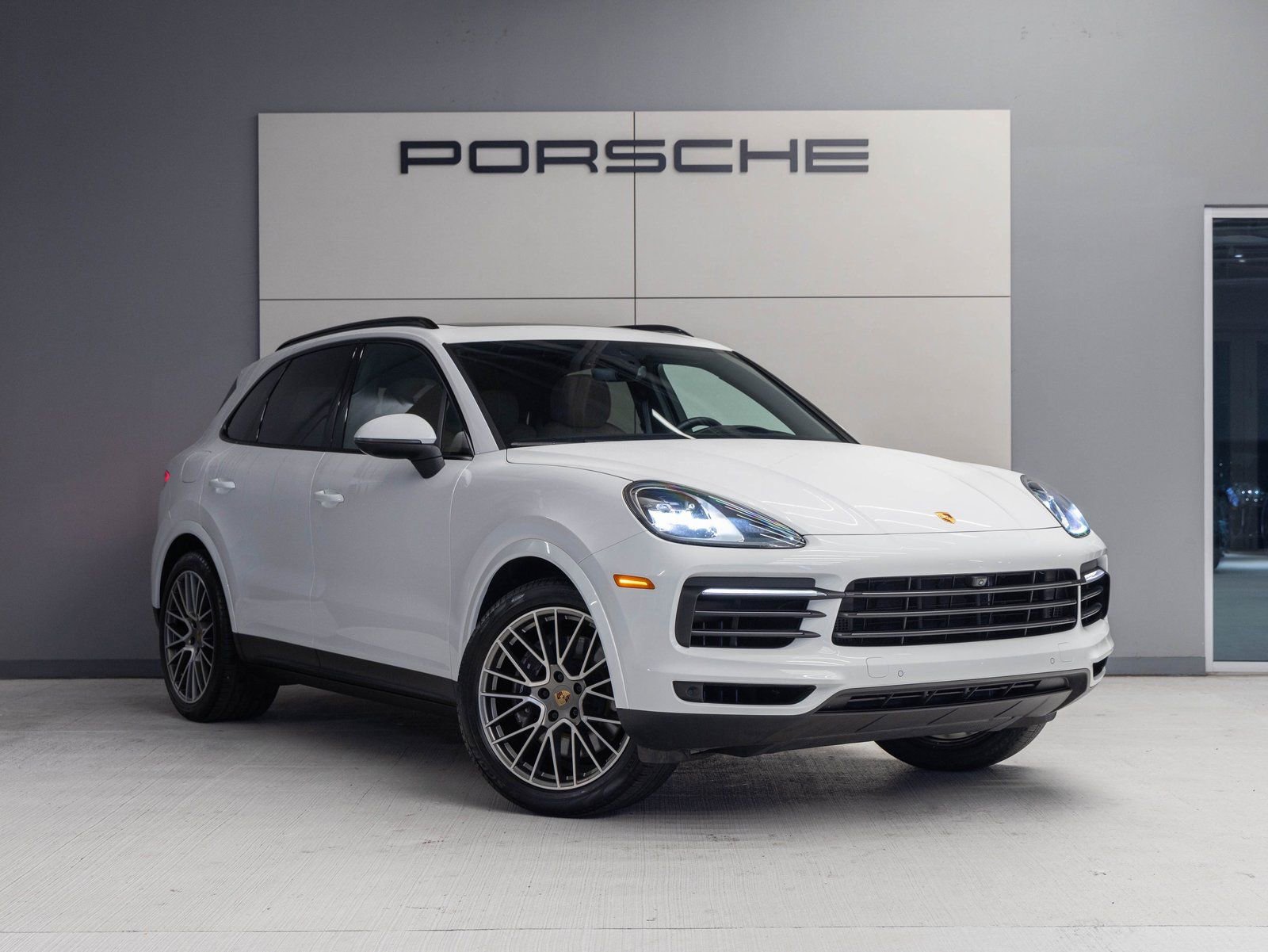 Certified 2023 Porsche Cayenne Platinum Edition AWD/4WD image 9