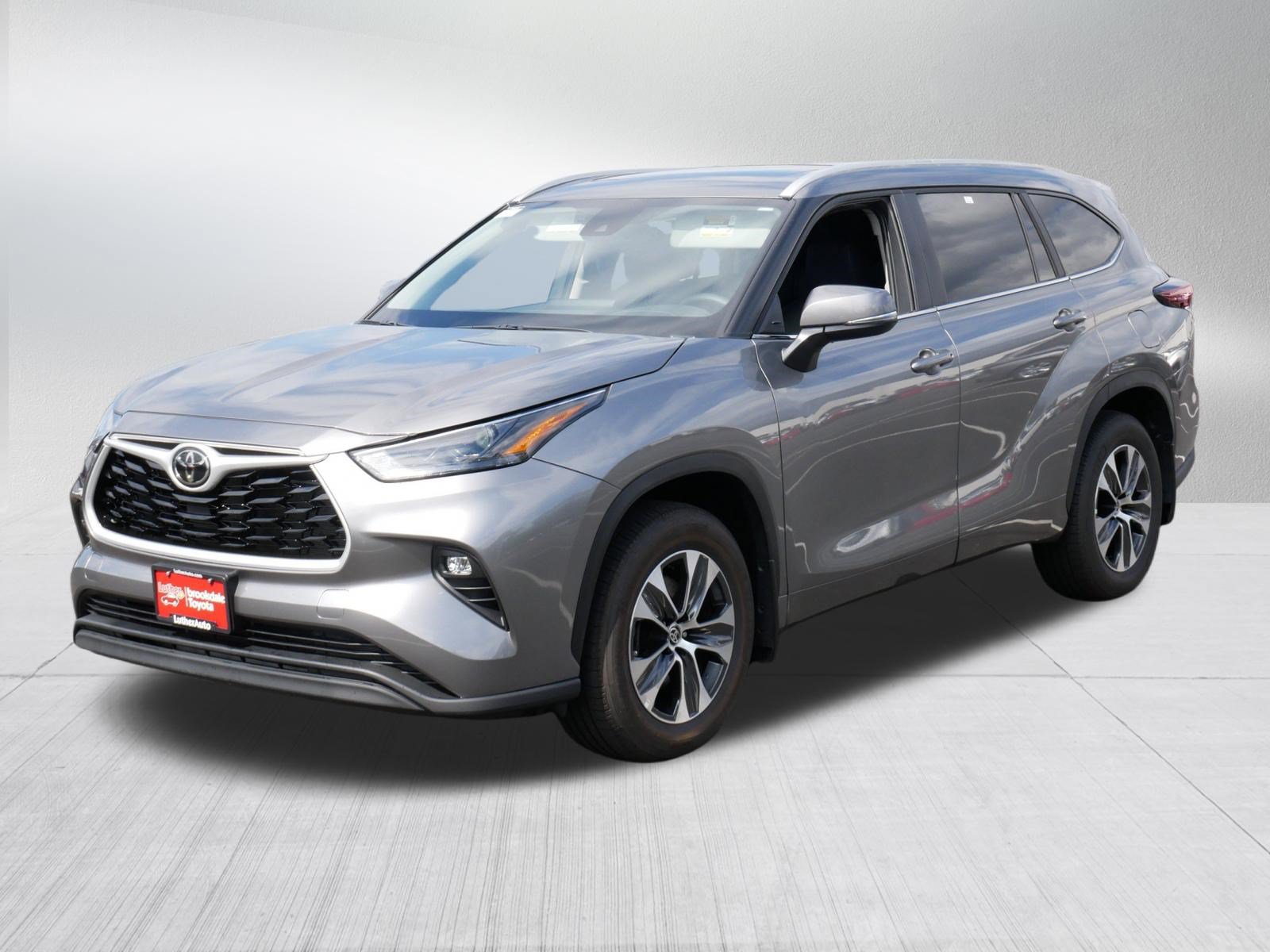 Certified 2026 Toyota Highlander XLE AWD/4WD image 3