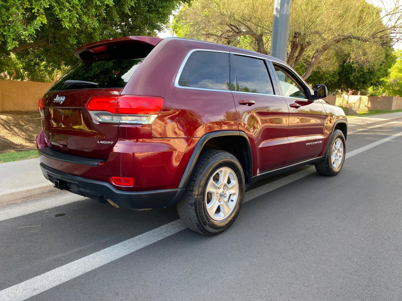 Used 2016 Jeep Grand Cherokee Laredo image 5