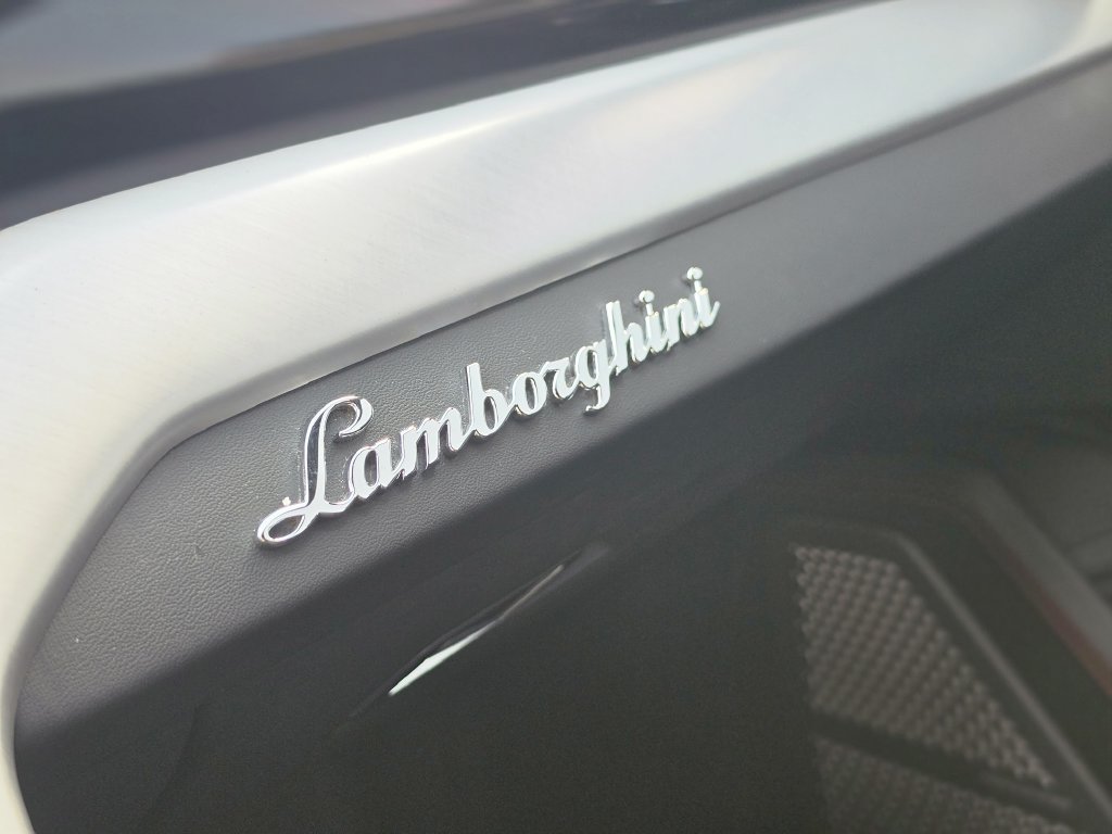 Used 2022 Lamborghini Urus AWD/4WD image 27