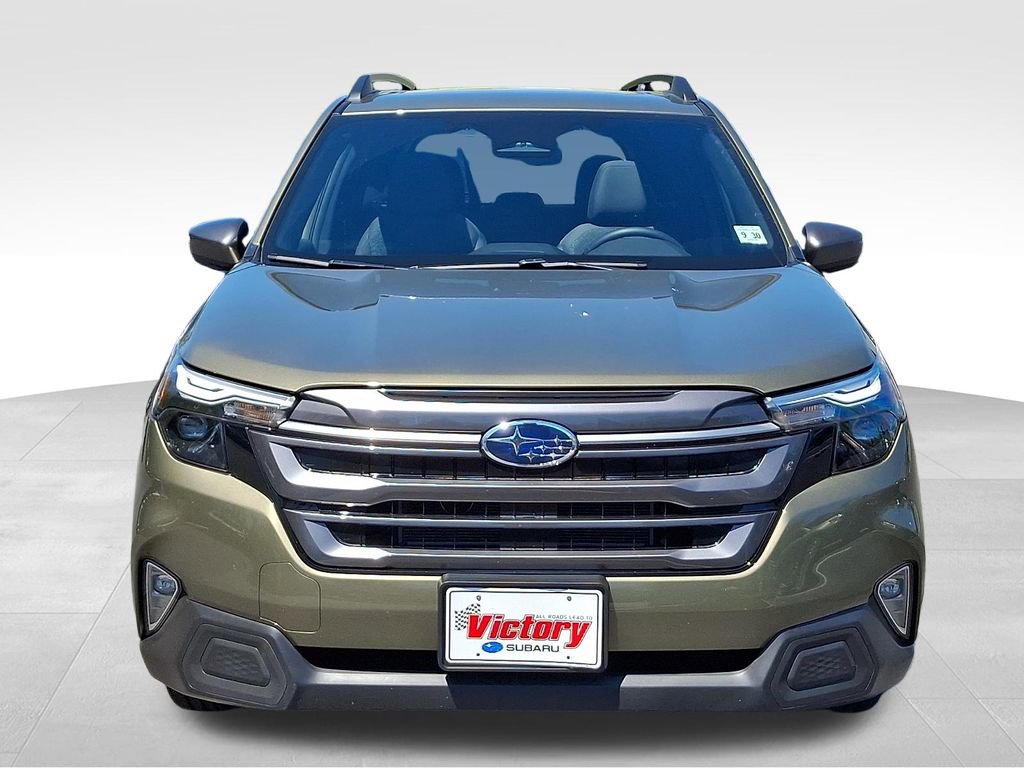 Used 2025 Subaru Forester Premium AWD/4WD image 2