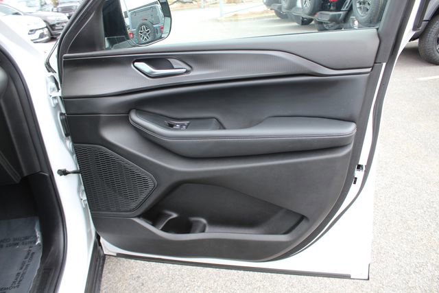 Used 2023 Jeep Grand Cherokee Altitude image 31