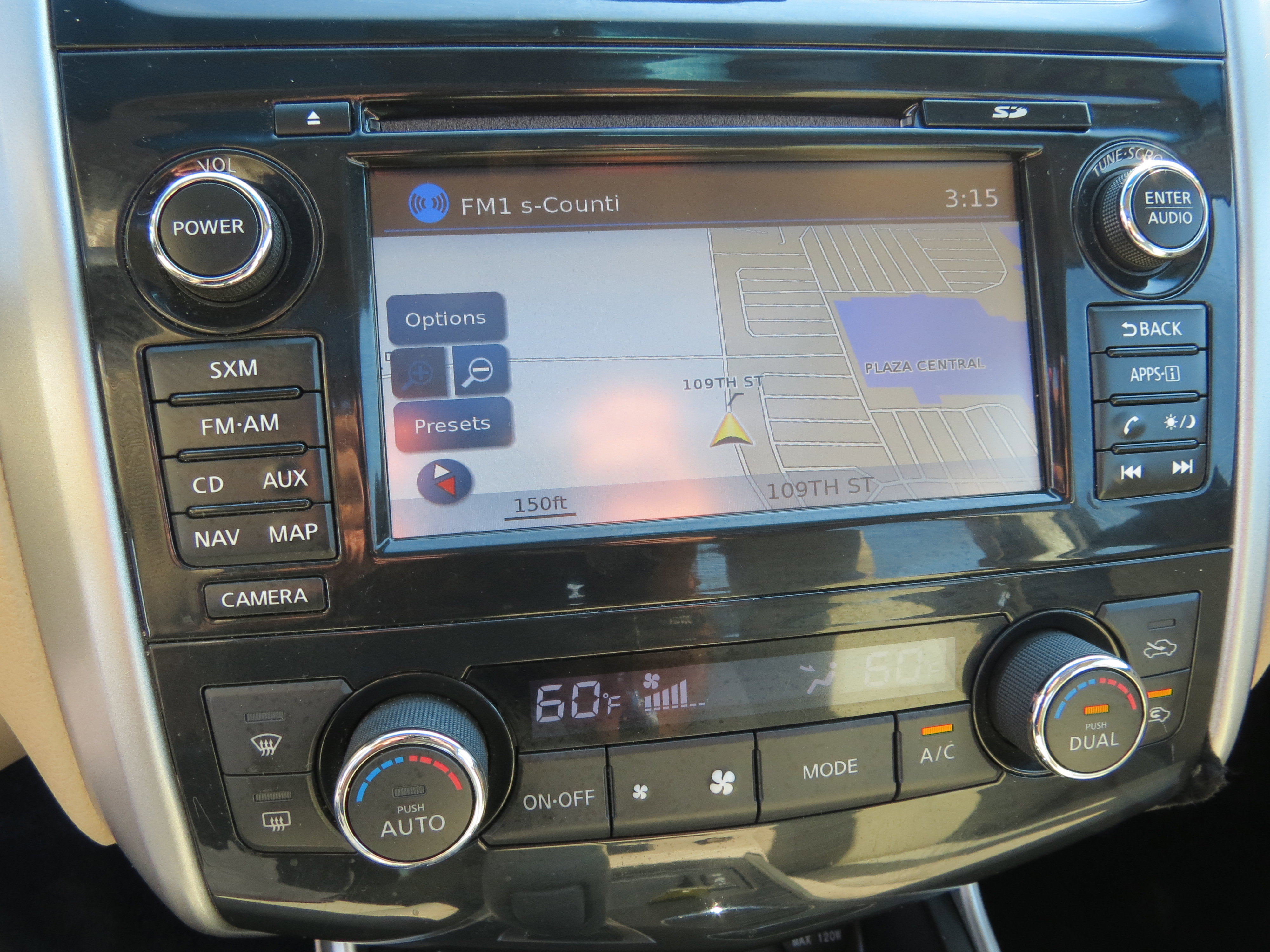 Used 2015 Nissan Altima 2.5 SV w/ Convenience Package image 19