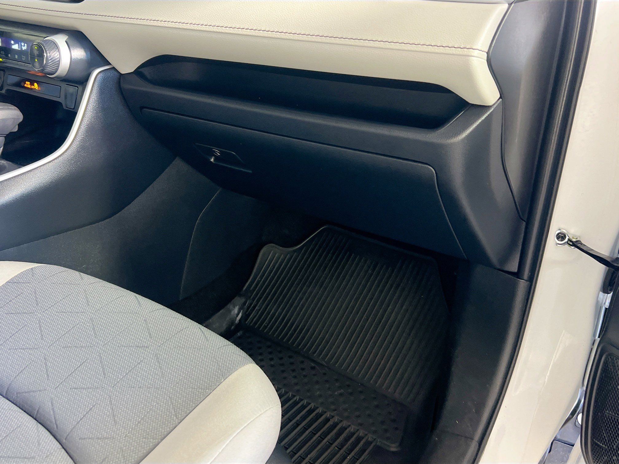 Used 2024 Toyota RAV4 XLE image 35