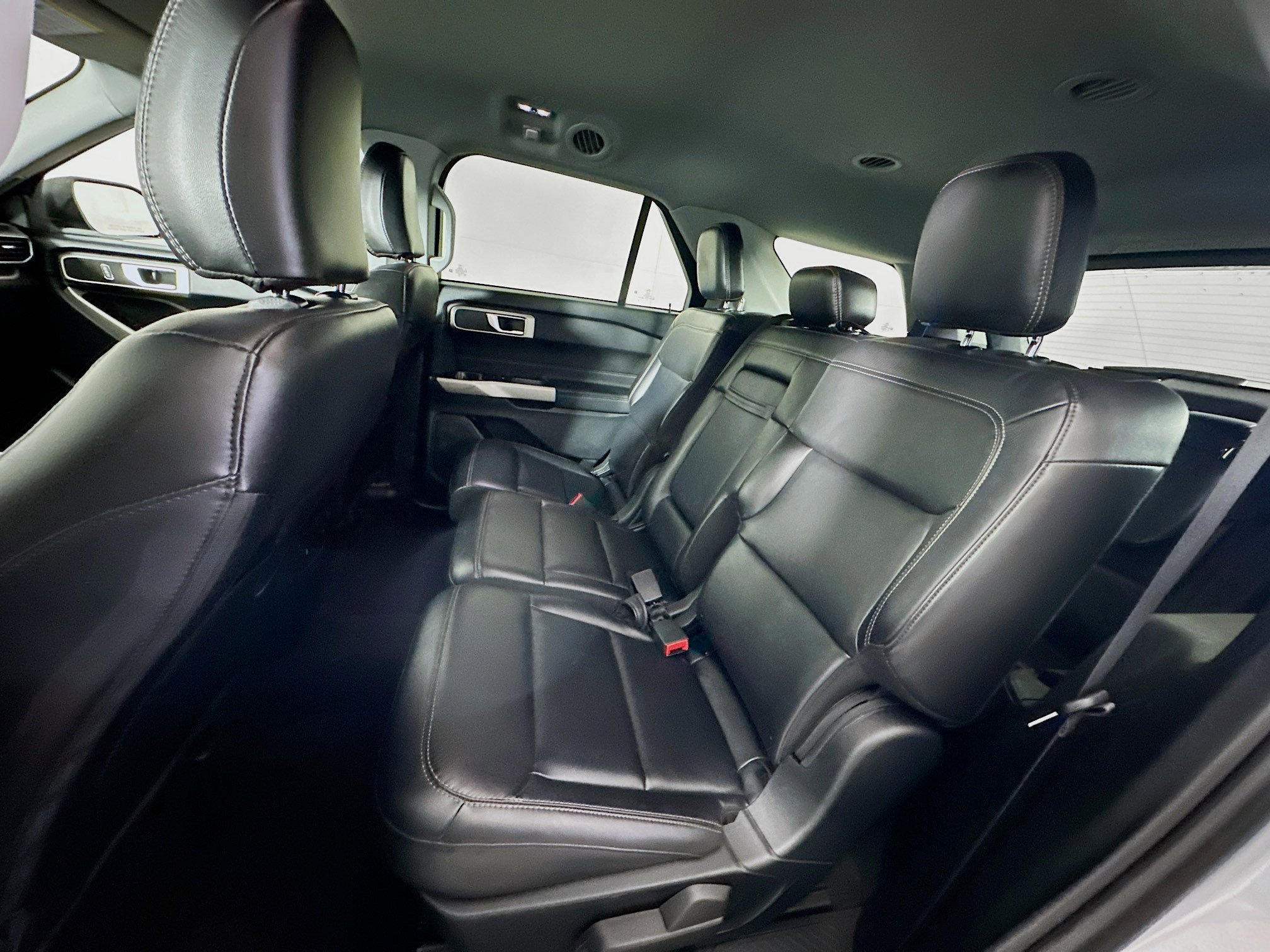 Used 2024 Ford Explorer XLT w/ Equipment Group 202A image 27