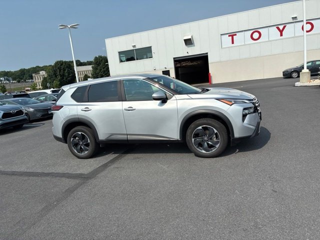 Used 2024 Nissan Rogue SV AWD/4WD image 4