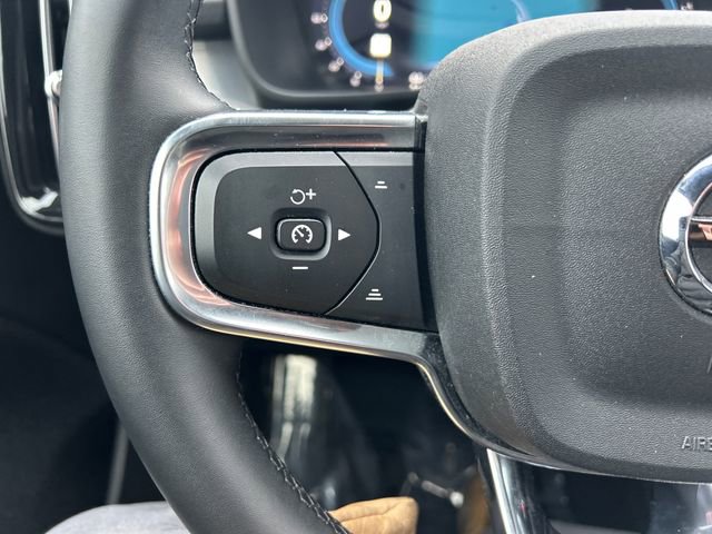 Used 2024 Volvo XC40 B5 Core image 12