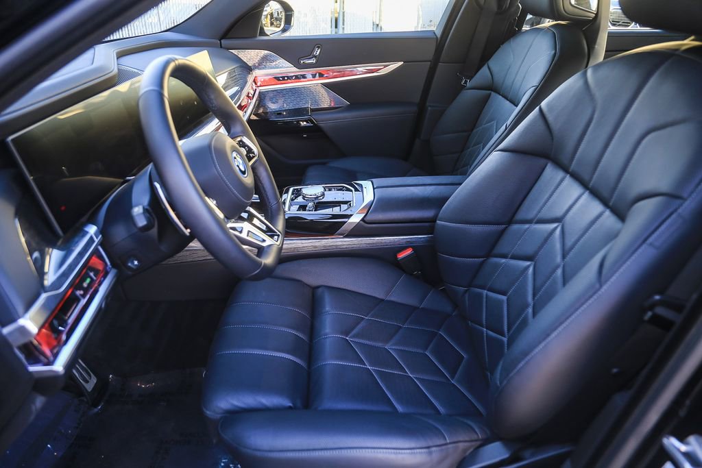 Used 2025 BMW 750e xDrive w/ Premium Package AWD/4WD image 14