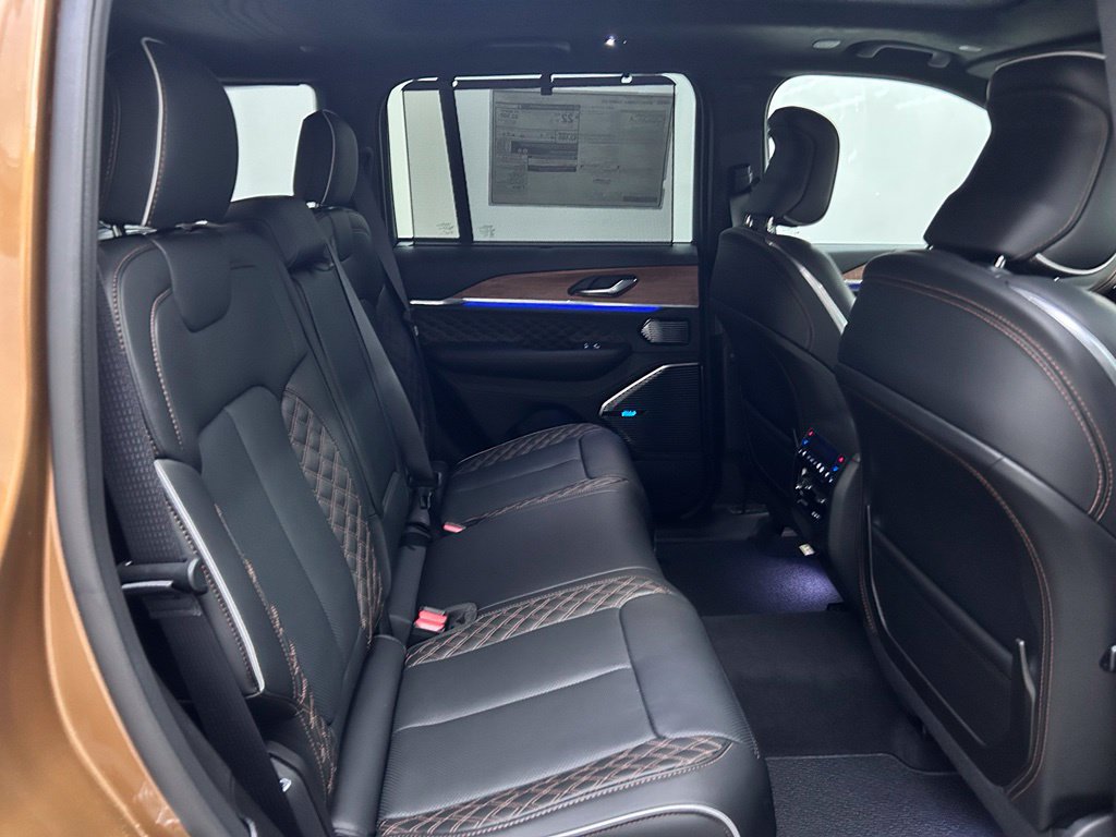 New 2027 Jeep Grand Cherokee Summit AWD/4WD image 15