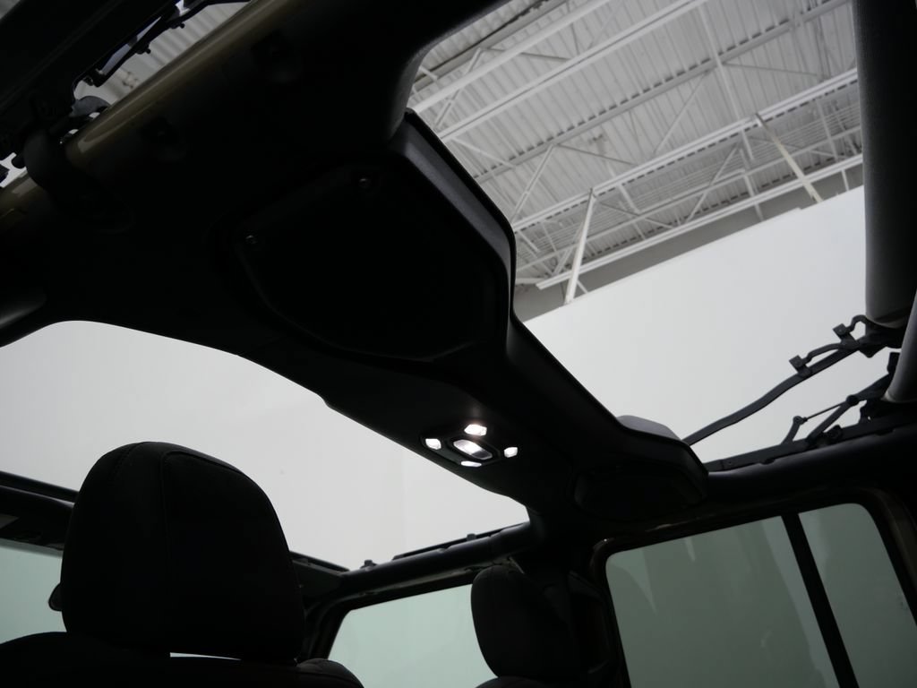 Used 2022 Jeep Wrangler Unlimited Sport AWD/4WD image 4